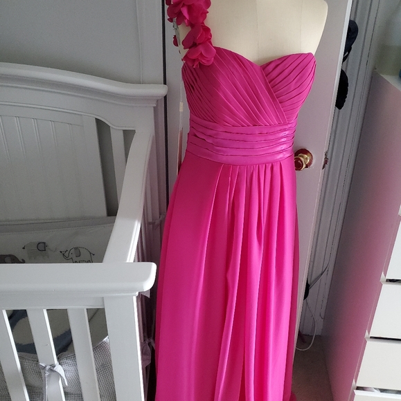 wedding Dress, Baby shower, graduation. - Picture 1 of 8